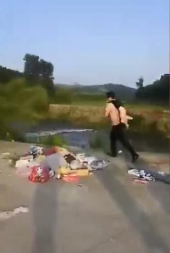 女童溺水抢救生还 3岁女童溺水5分钟后被抢救生还