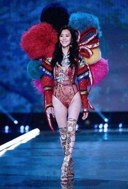 刘雯缺席时装周 或受解约风波影响?