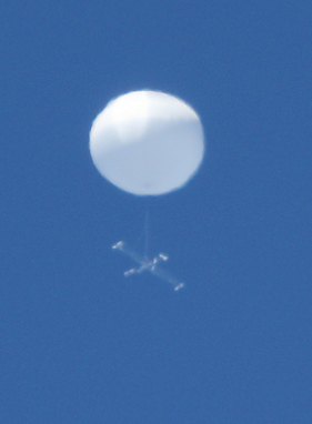 日本上空现不明球体 其“真实身份”成谜