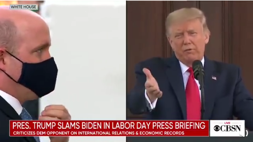 特朗普让记者摘下口罩遭拒绝 称赞其他不戴口罩的记者